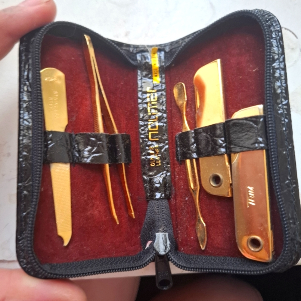 Vintage Leather Noymer Gold Grooming Manicure Shaving Kit for Men